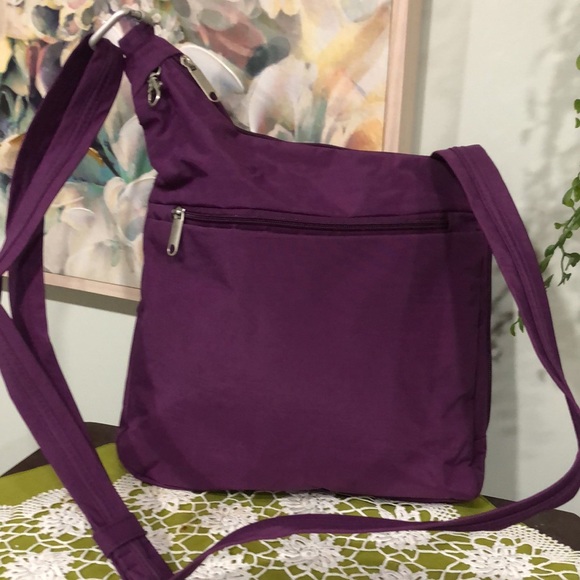 NWOT RFID travel cross body bag - Picture 2 of 4